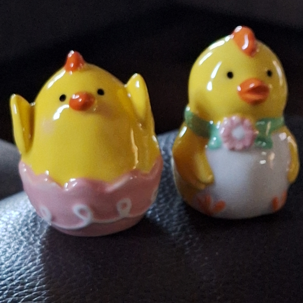 Cute Little Yellow Chicks Ceramic Salt And Pepper Shakers